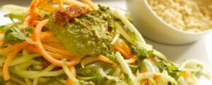 Pates tricolores avec sauce pesto et rawmezan